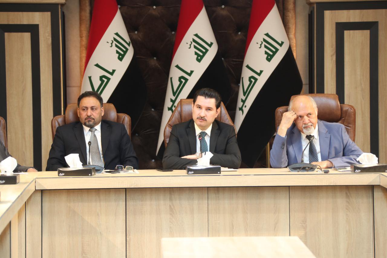 شاخوان عبدالله خلال الاجتماع اليوم